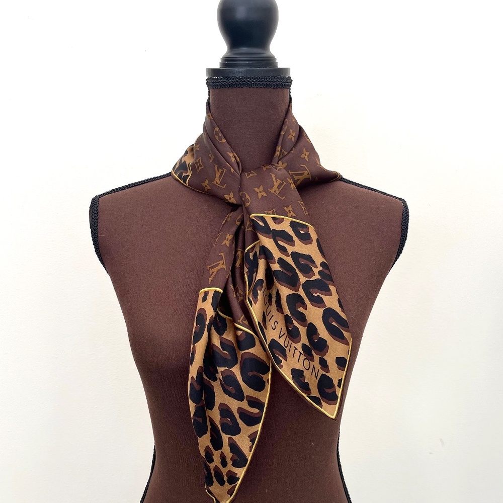 New Louis Vuitton Scarf Leopard Print Monogram Flower Silk Wrap - Picture 14 of 16